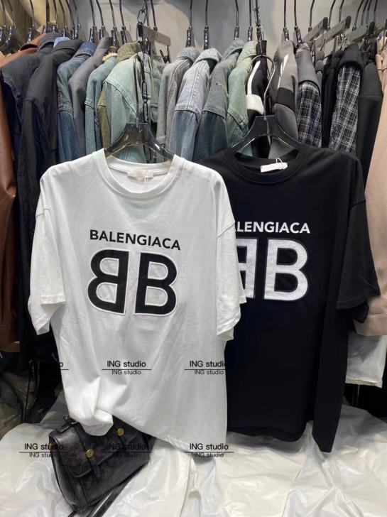 Woman's  Large size loose fit T-SHIRT