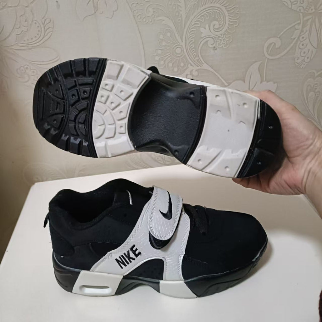 Sport shoes