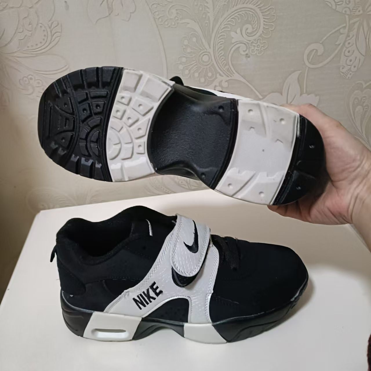 Sport shoes