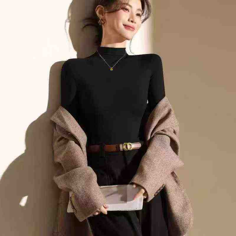 Women's high-necked base layer shirt