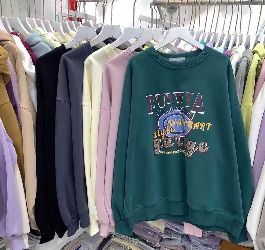 Women round-neck sweatshirt