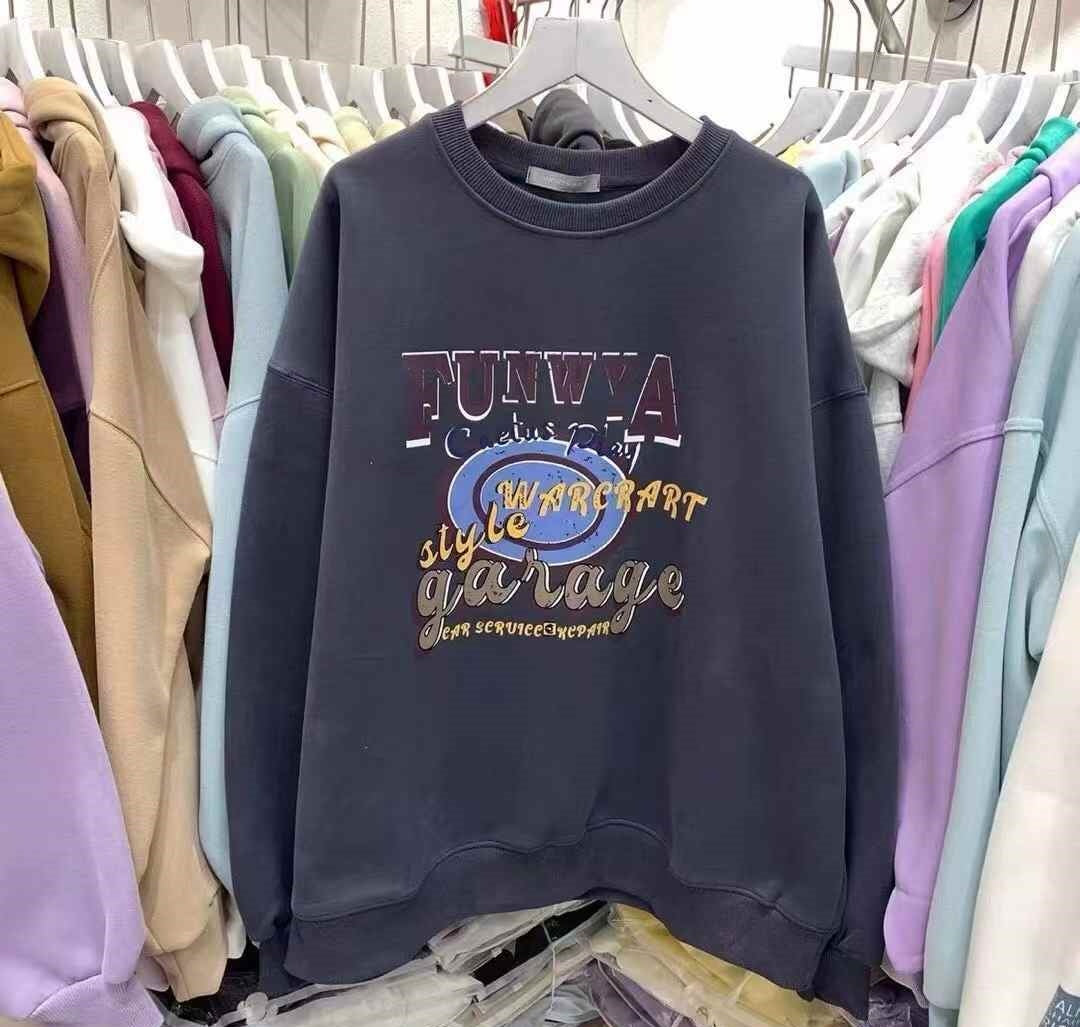 Women round-neck sweatshirt