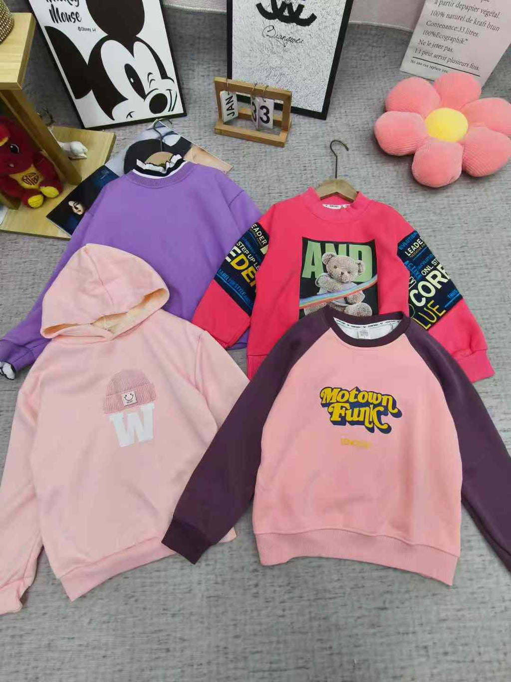 Kid's fleece pullover sweater
