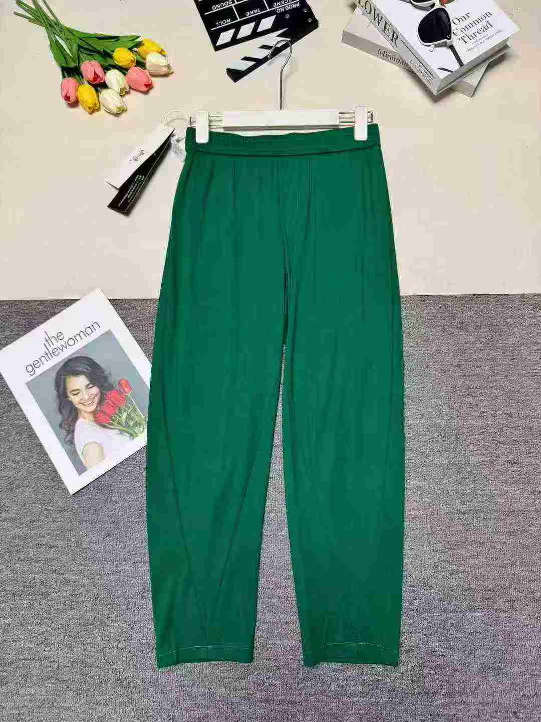 Women‘s plus-size pants