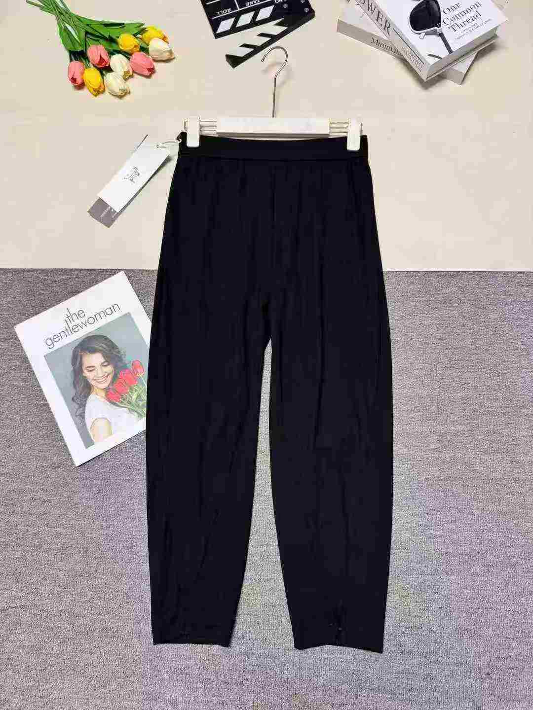 Women‘s plus-size pants