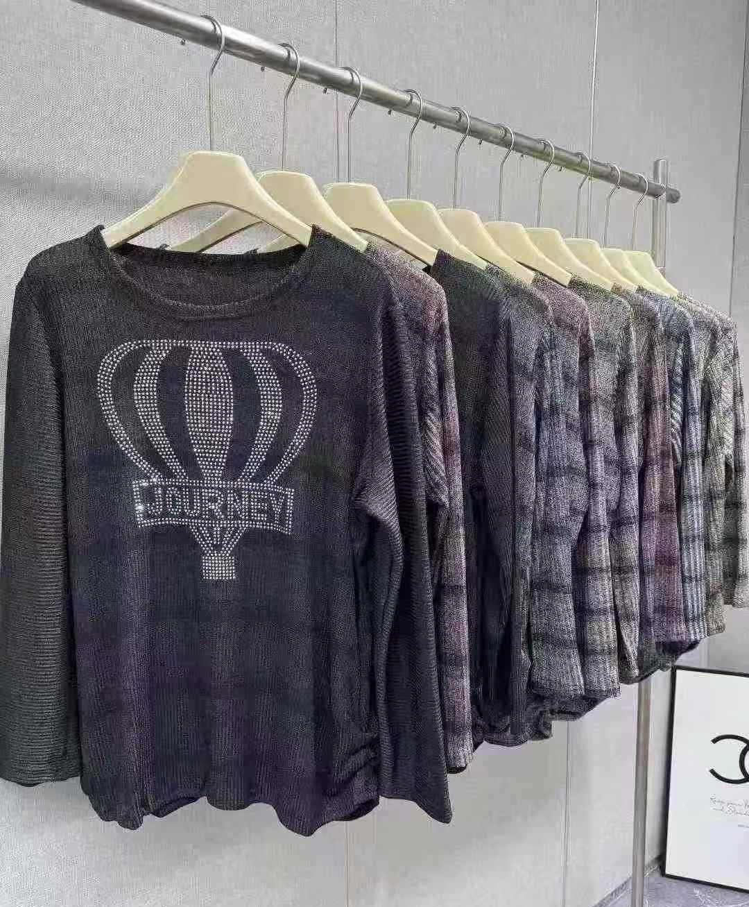 Women long sleeves sweatshirt