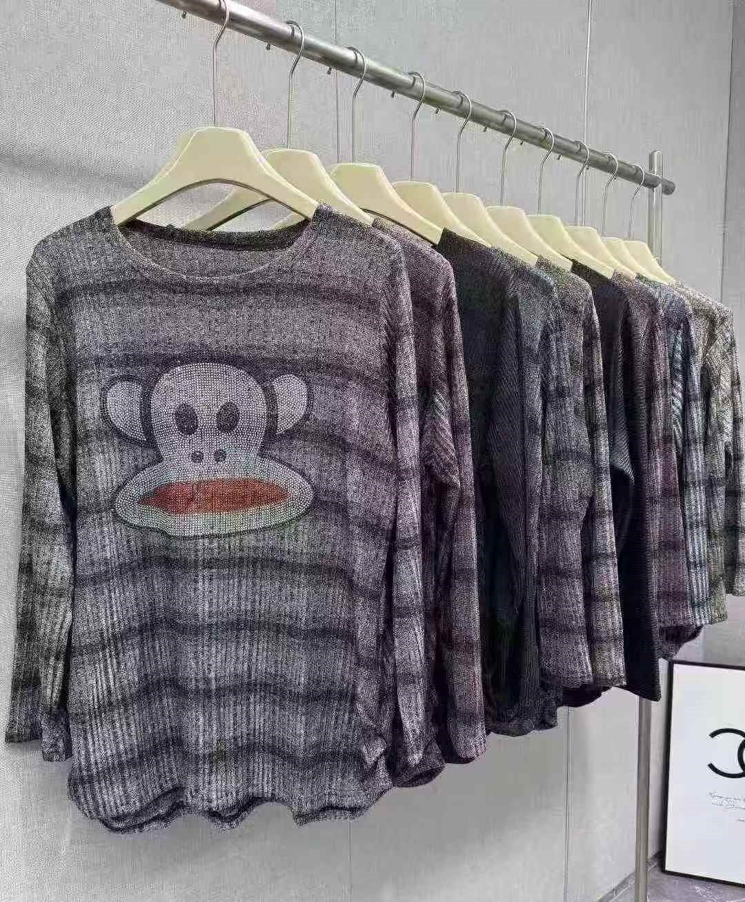 Women long sleeves sweatshirt