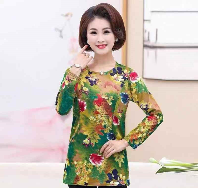 Women middle-aged pattern sweatshirt