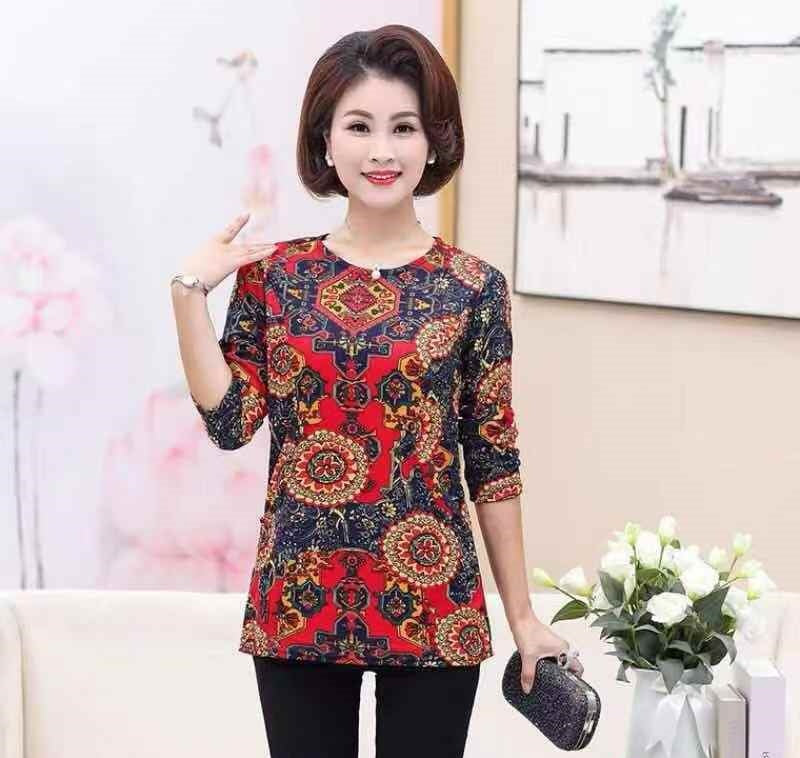 Women middle-aged pattern sweatshirt