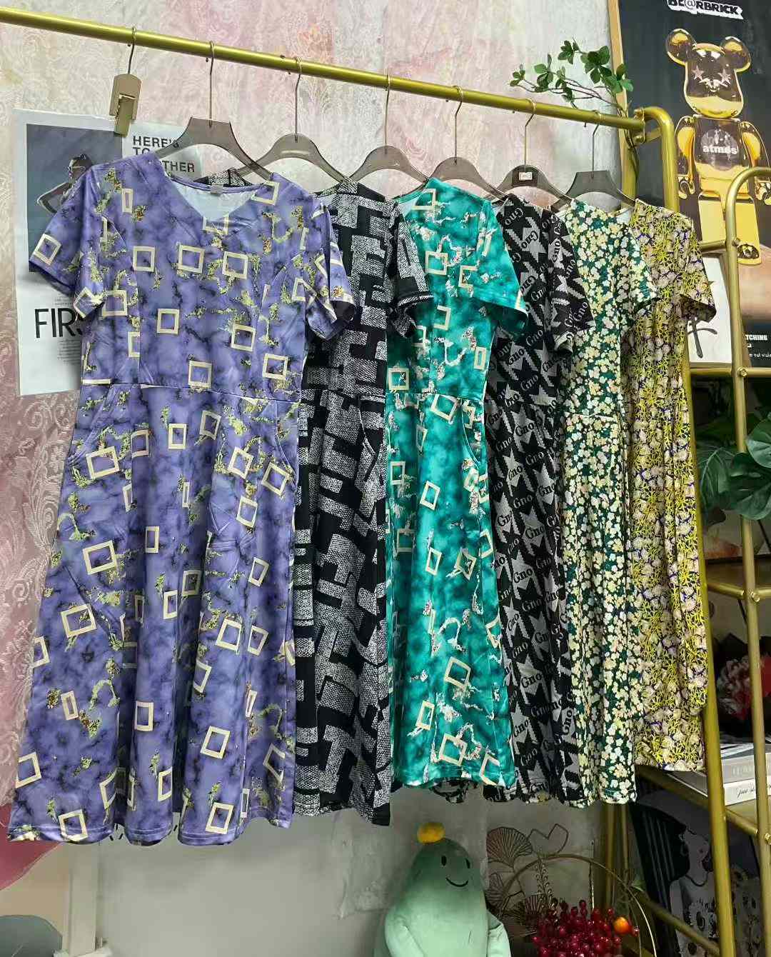 Middle-aged women's dress