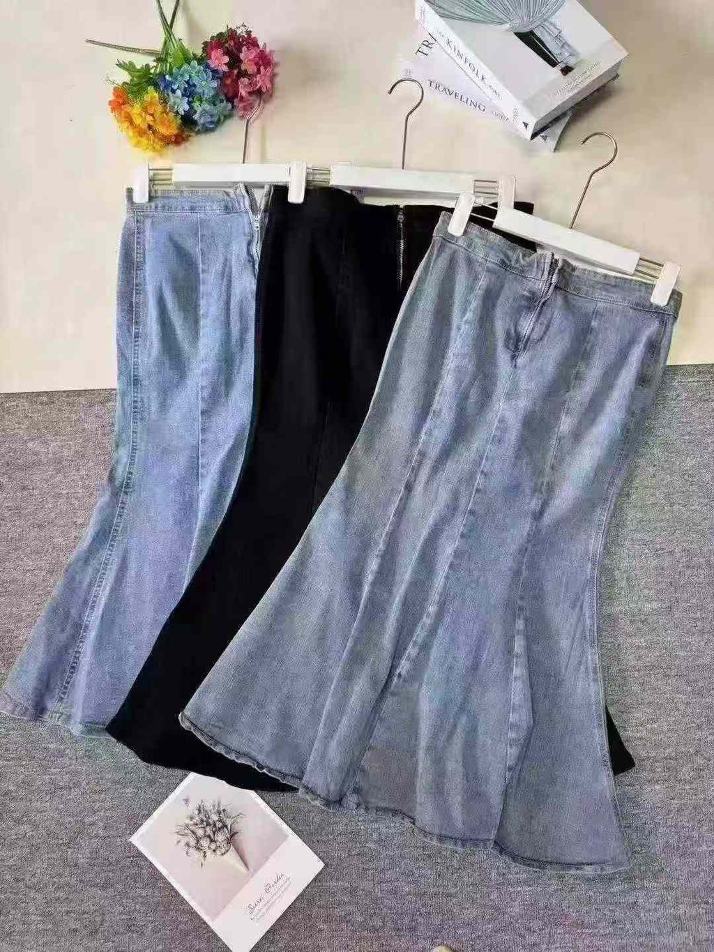 Lady's half-length fish-tail dress