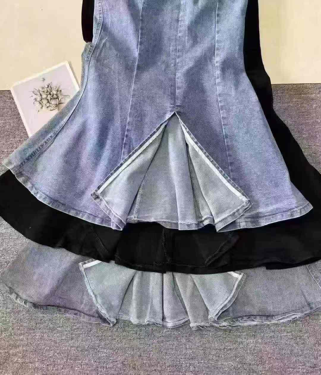 Lady's half-length fish-tail dress