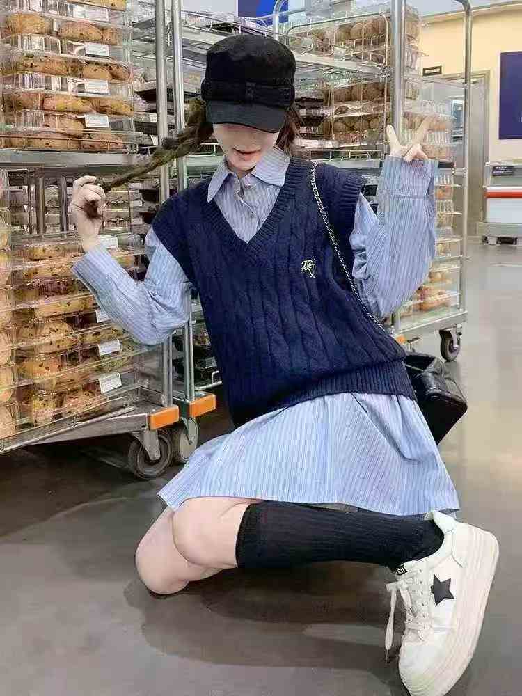 Women's cardigan sweater