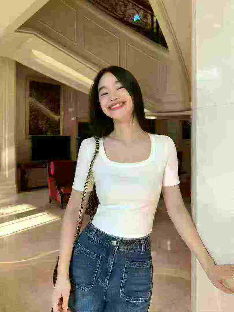 Women's round-neck knitted short-sleeved shirt