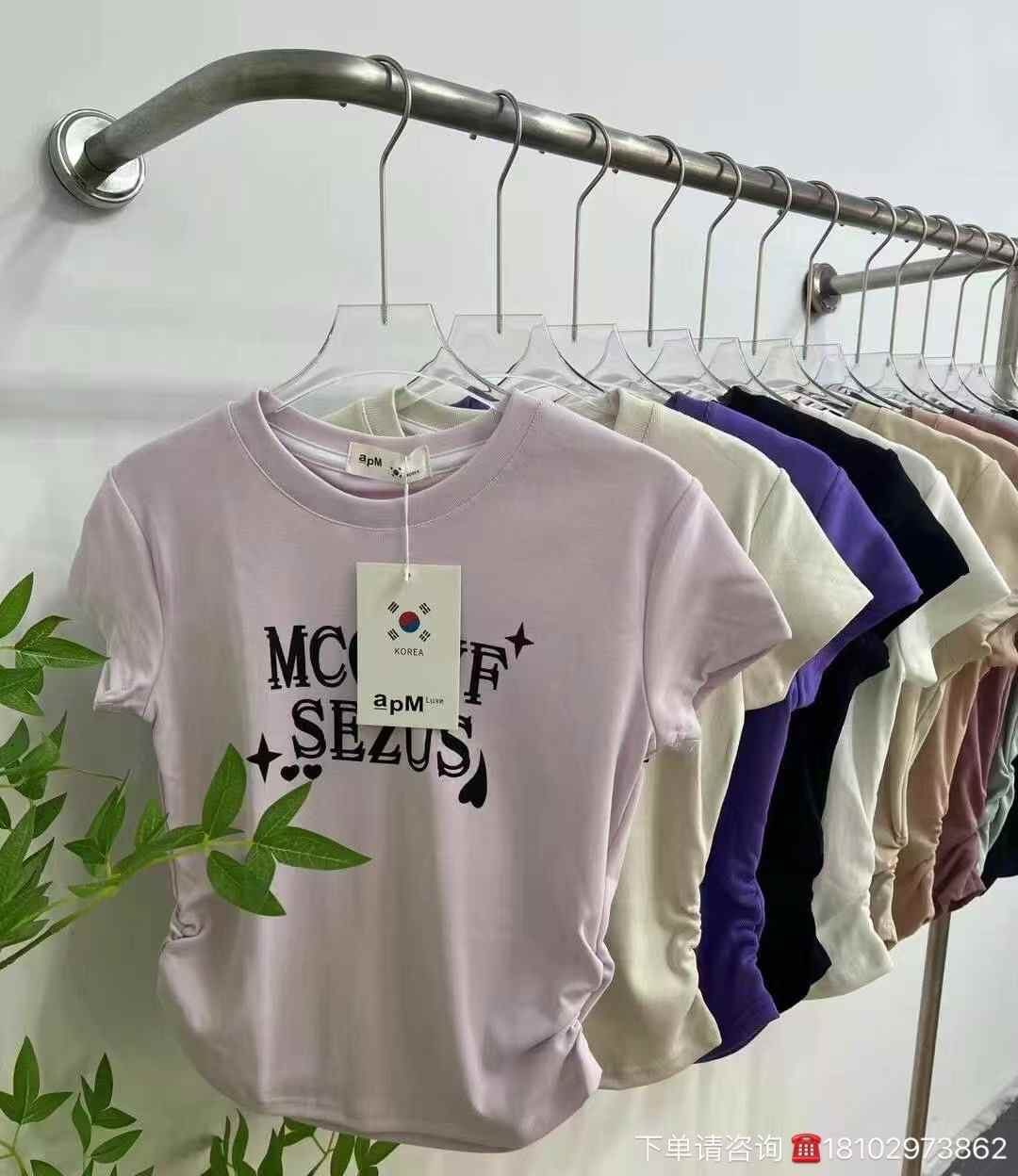 Women wrinkle T-shirt