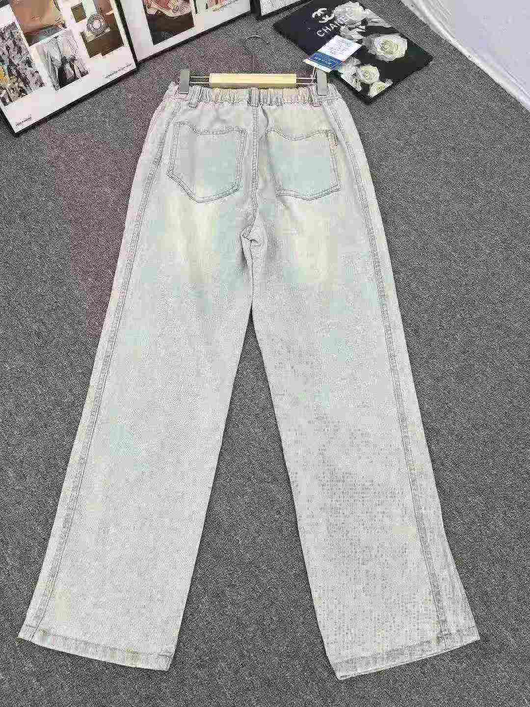 Women's washed stretch waistband jeans with a hole in the bottom