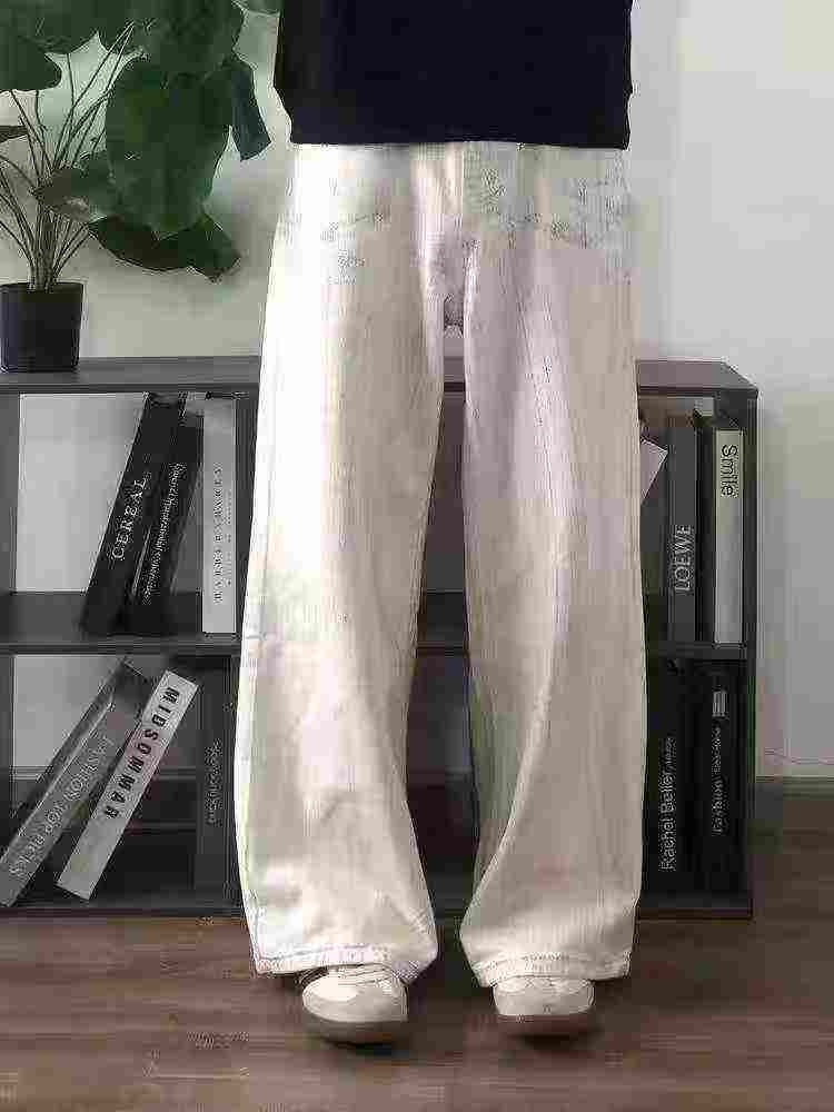 Men's light-colored wide-leg pants