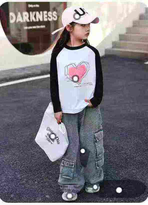 Kid's long-sleeved overcoat with shoulder straps