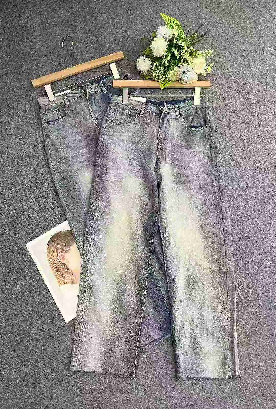 Women's distressed straight-leg jeans