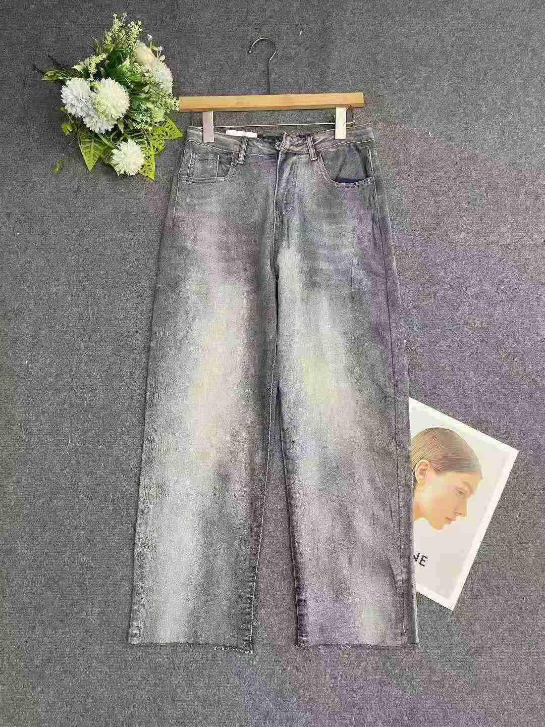 Women's distressed straight-leg jeans