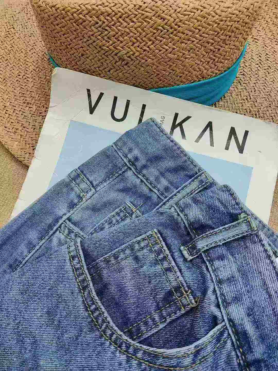 Women's distressed trend straight-cut soft fabric denim pants