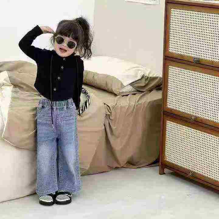 Kid's button-fastened cotton hooded sweatshirt