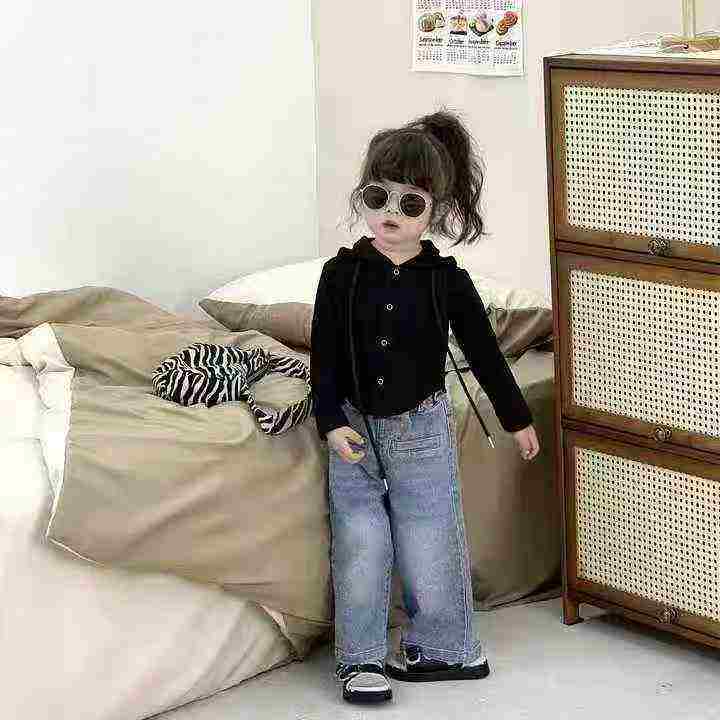 Kid's button-fastened cotton hooded sweatshirt