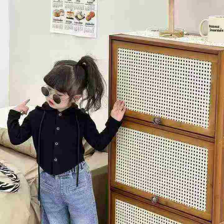 Kid's button-fastened cotton hooded sweatshirt