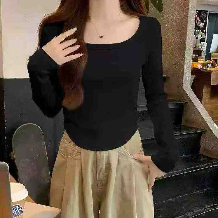 Women's U-neck fitted long-sleeved shirt