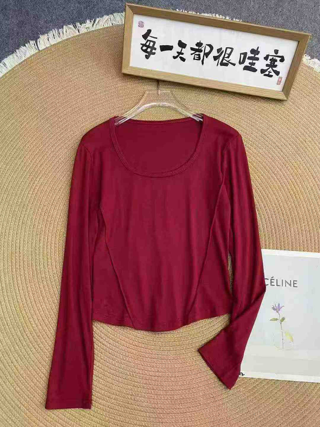 Women's U-neck fitted long-sleeved shirt