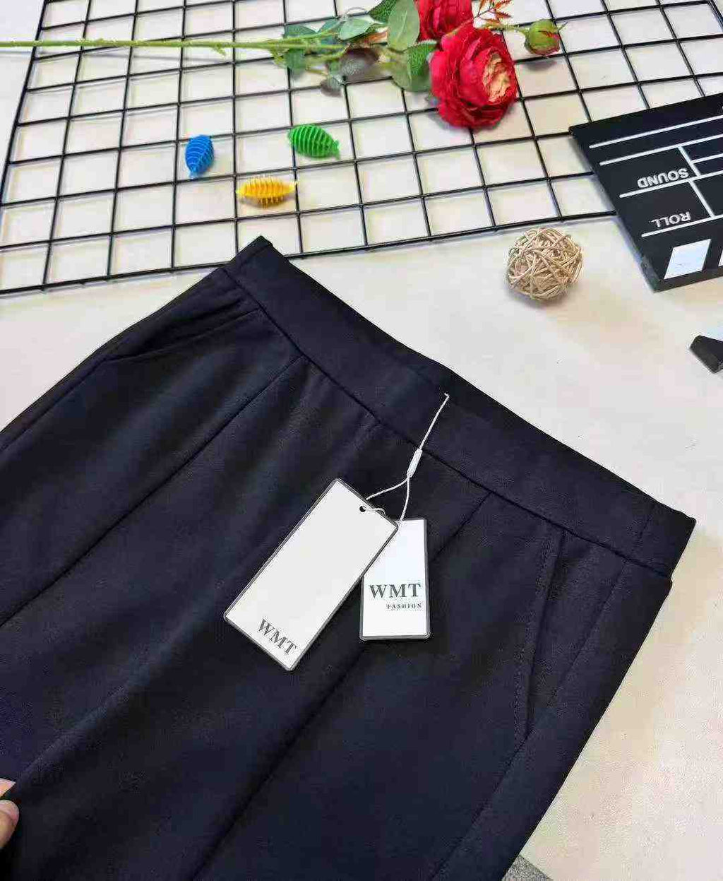 Women's high-waisted stretch slim-fitting slit mini-pant