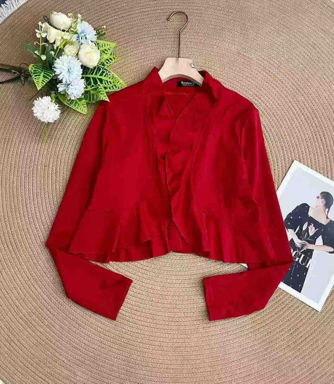 Women ruffeld-edge shirts