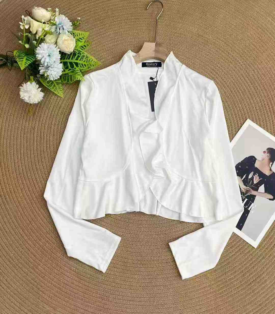 Women ruffeld-edge shirts