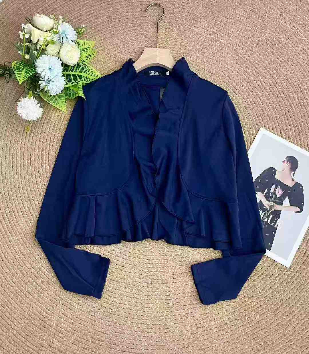 Women ruffeld-edge shirts