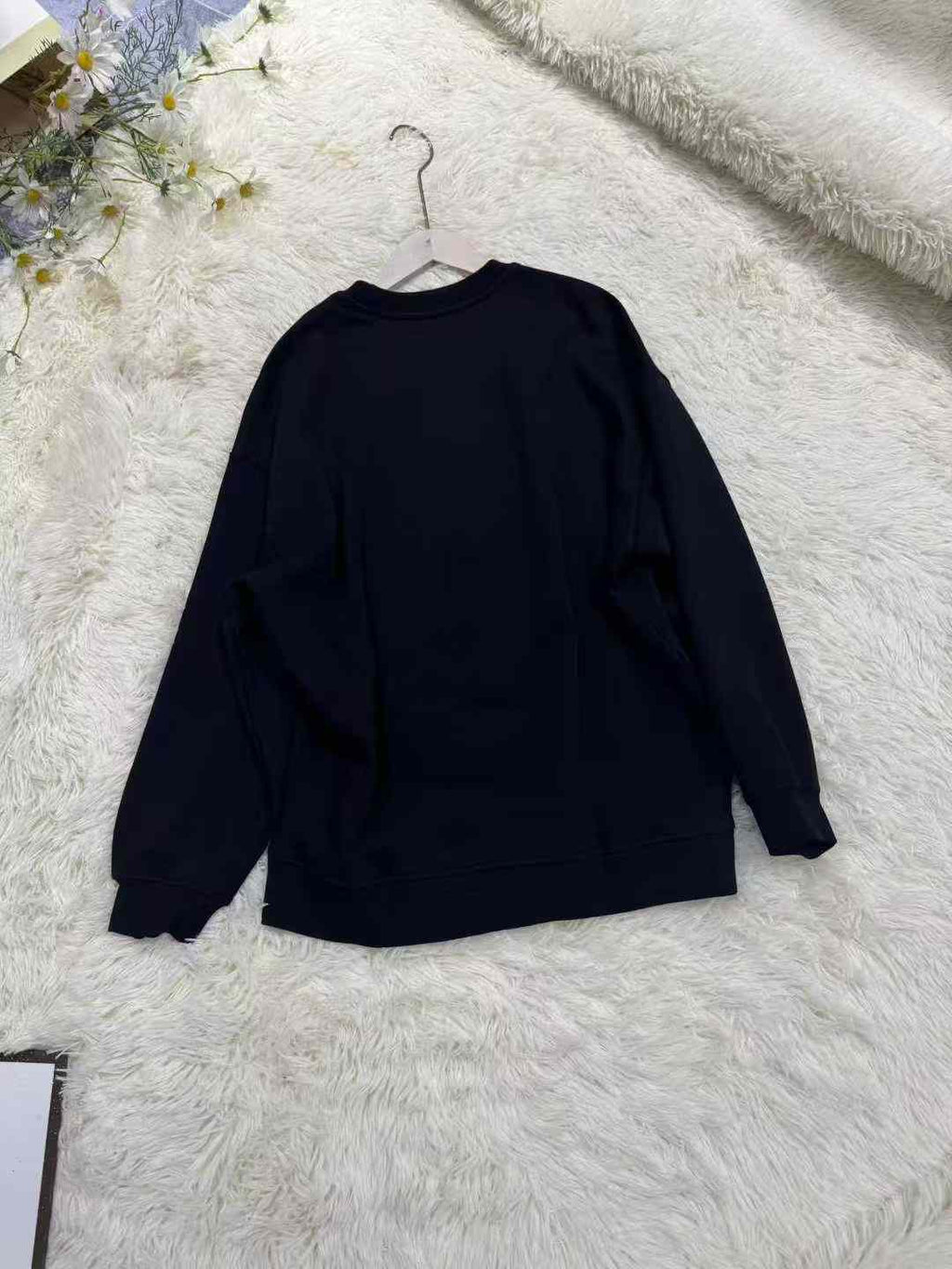 Women round-neck sweatshirts