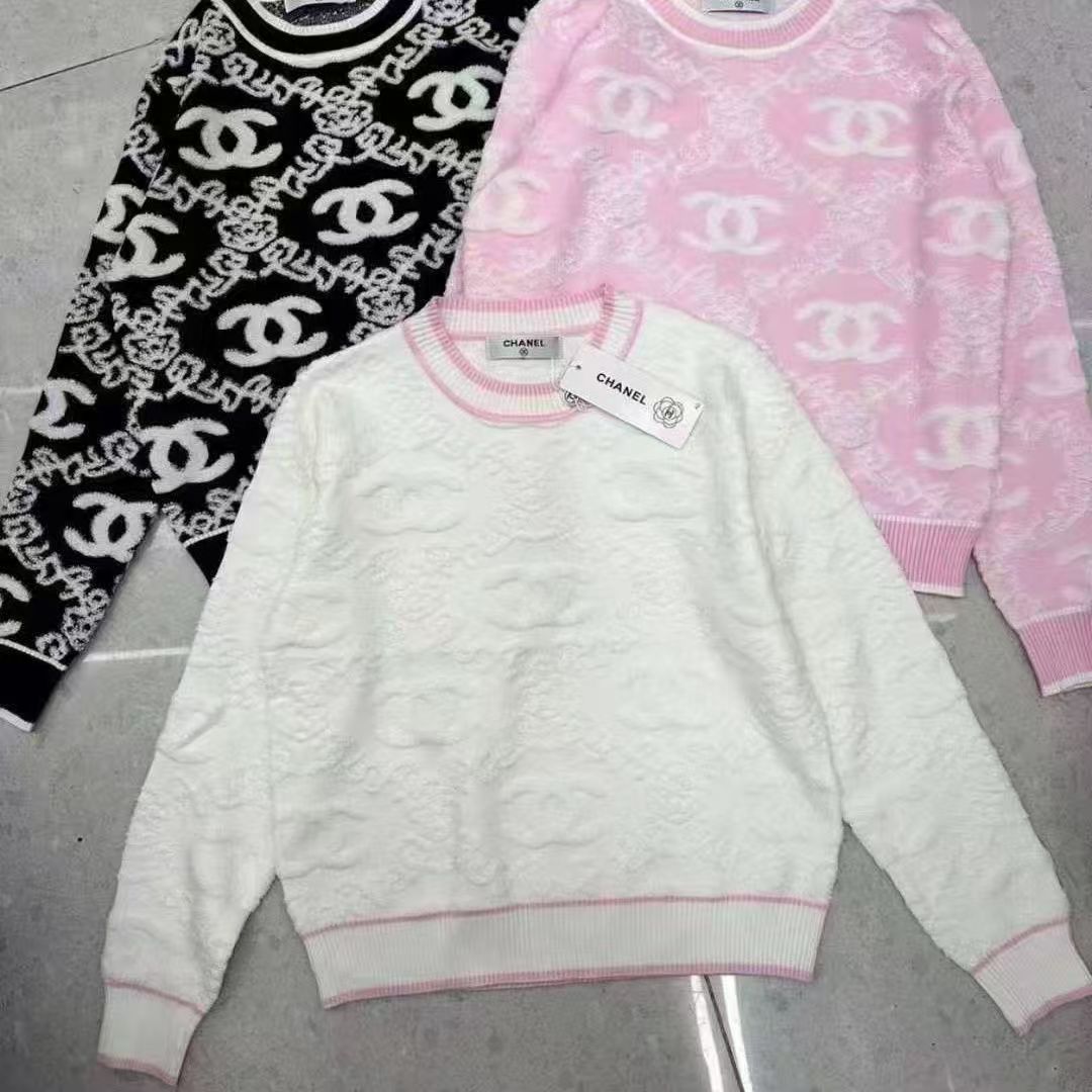 Chanel Women's pullover sweater