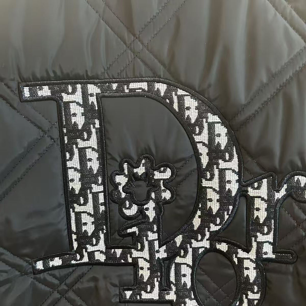 Diamond-shaped grid jacket