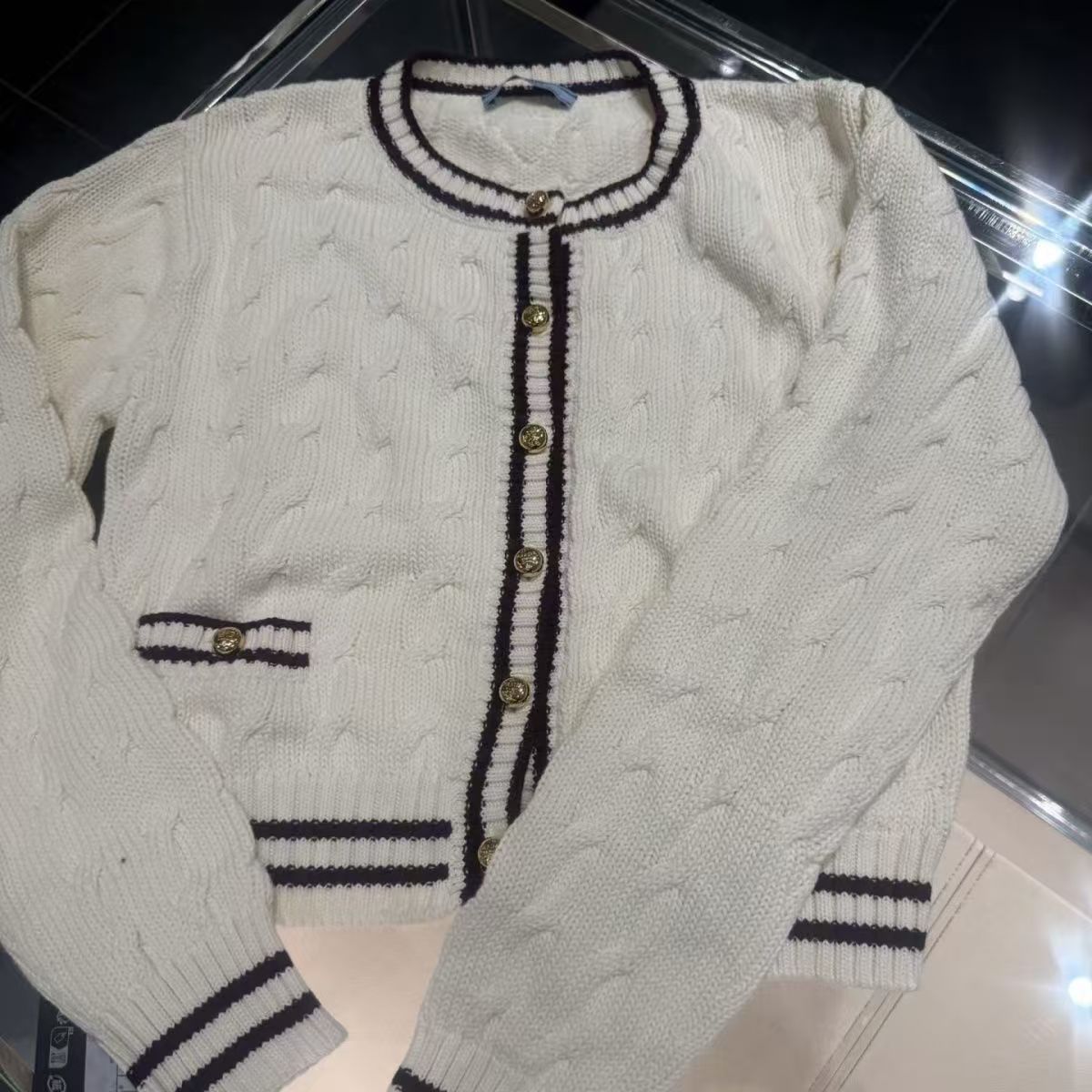 Women knitted cardigan