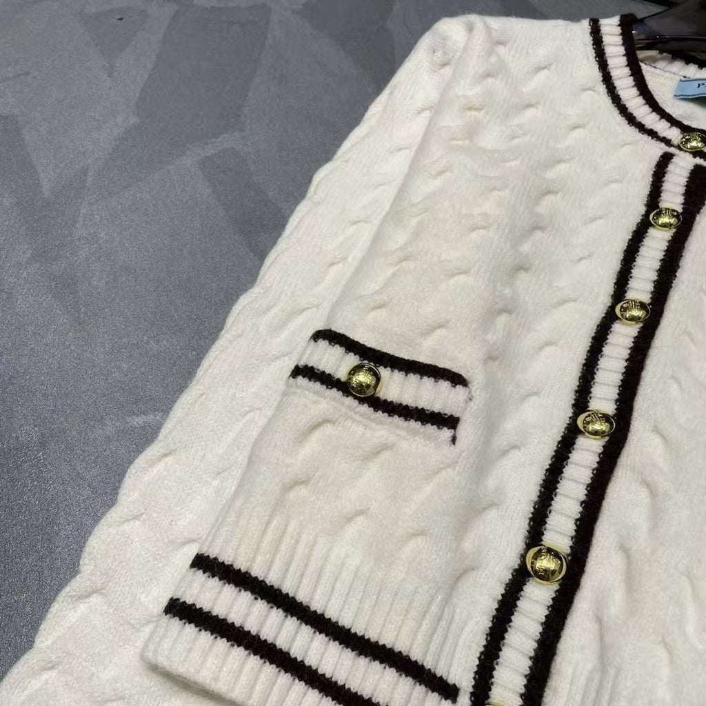 Women knitted cardigan