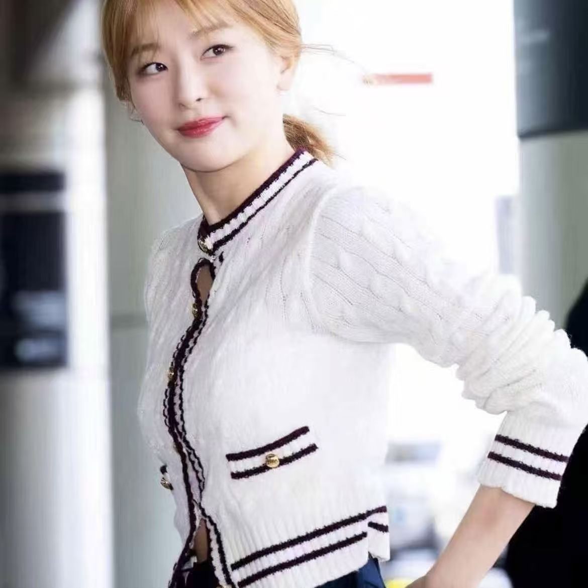 Women knitted cardigan