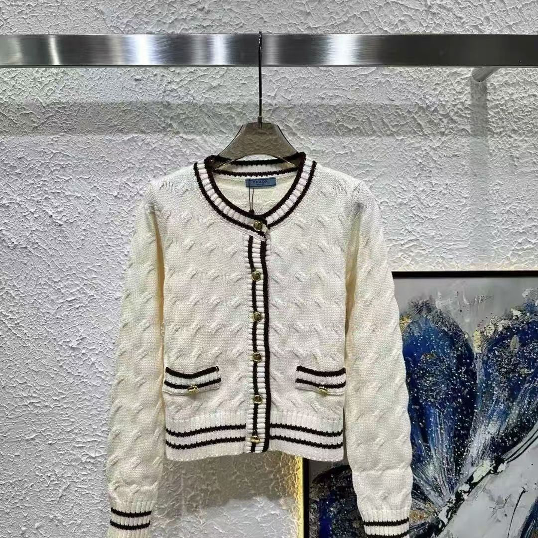 Women knitted cardigan