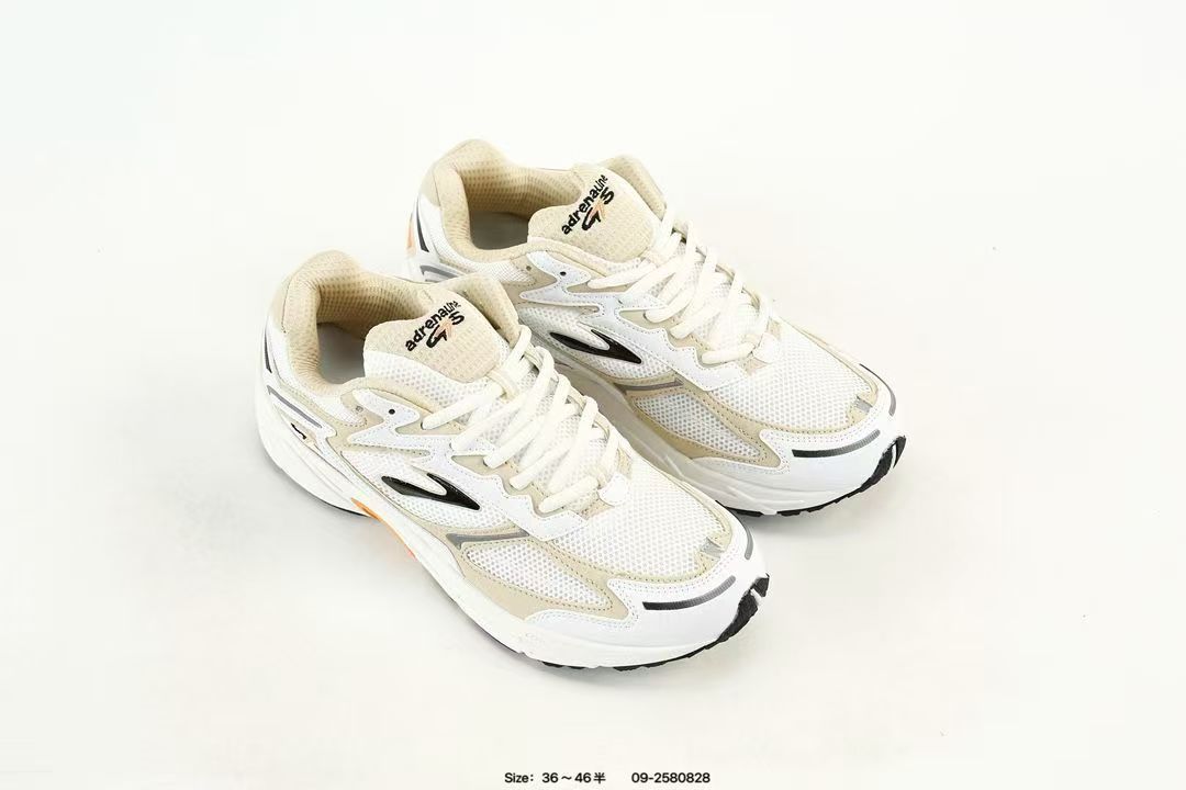 Relaxing and Lightweight Sports Shoes