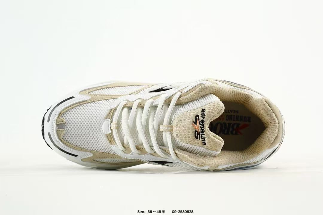 Relaxing and Lightweight Sports Shoes