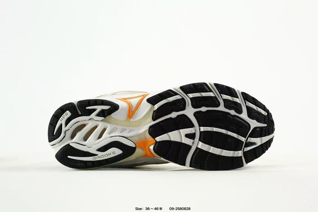 Relaxing and Lightweight Sports Shoes