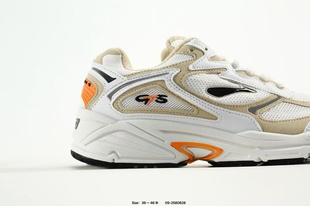 Relaxing and Lightweight Sports Shoes