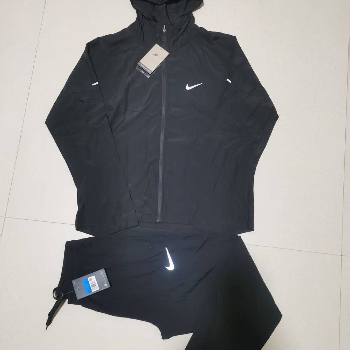 Quick-drying sportswear suit