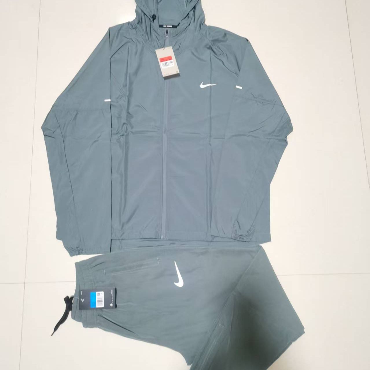 Quick-drying sportswear suit